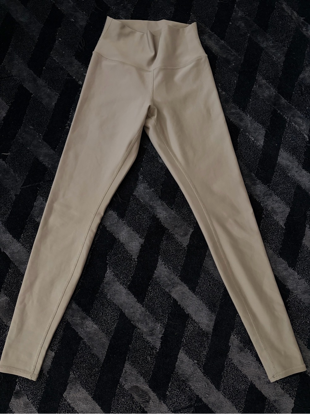 ALO Yoga High-Waist Leggings in Taupe Beige